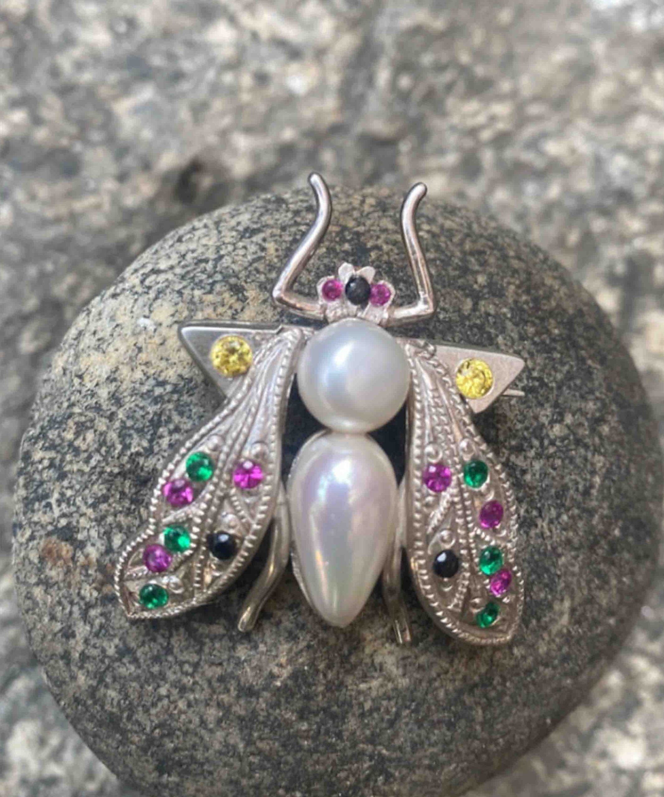 Fly Brooch with Multicolored Stones - Image 2